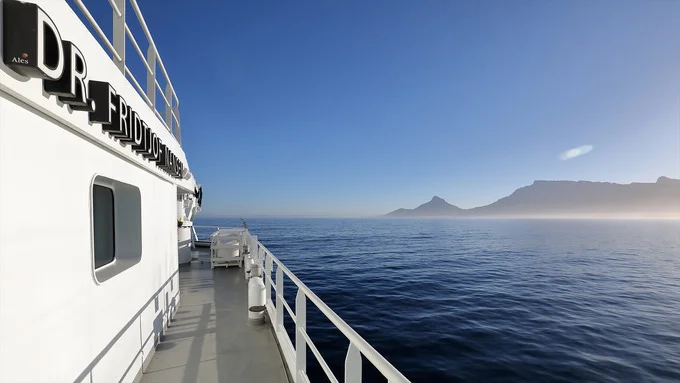 Un viaje hacia lo desconocido en aguas internacionales

 – La nación