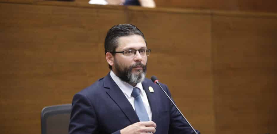 El Tesoro afirma haber pagado más de 140.000 millones de ¢ por el rechazo de los diputados a los eurobonos, afirma el ministro.

 – La nación