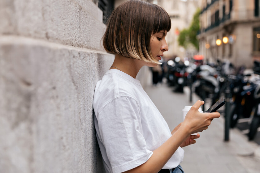 Hemos convertido WhatsApp en un “chupete emocional”. Y la ciencia advierte que nos vuelve más frágiles

 – La nación