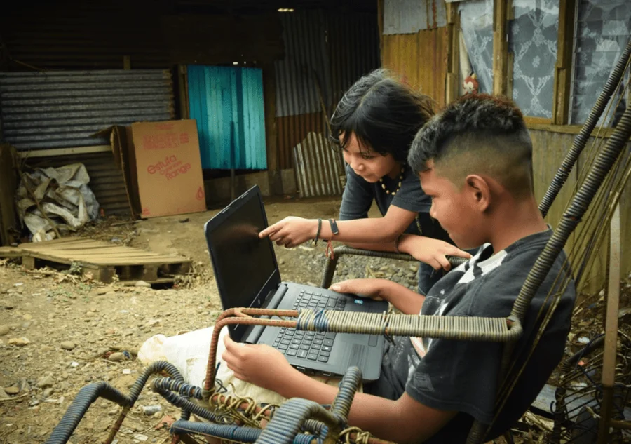 Siete de cada diez hogares rurales de Costa Rica viven en pobreza digital, revela estudio de la UCR

 – La nación