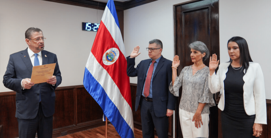 La comisión legislativa pide investigar a dos futuros diputados y al próximo vicepresidente de la república por el nombramiento de directores del Banco Nacional

 – La nación