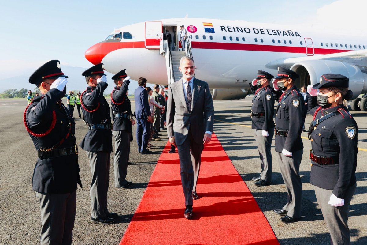 El rey Felipe VI y dos presidentes latinoamericanos ya han confirmado su asistencia al traspaso de poder

 – La nación