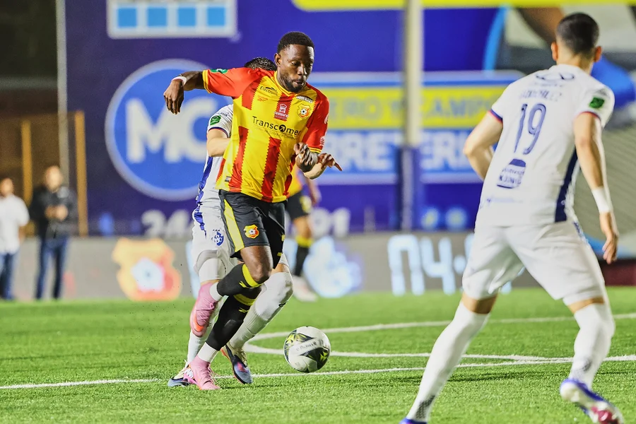 El que quiera salir campeón debe hacer historia sobre el Herediano – La nación